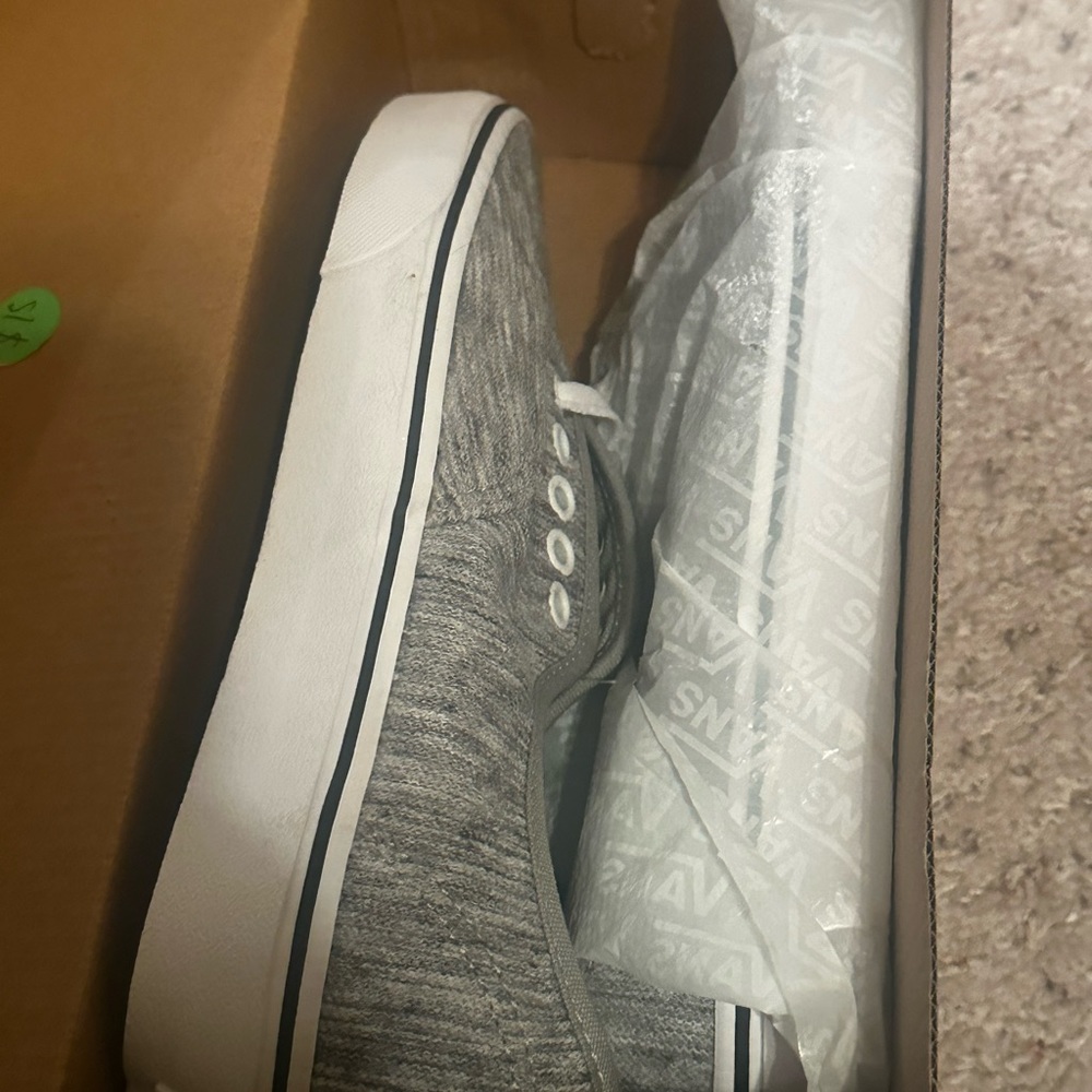 Women’s Vans New Never worn - Picture 2 of 3